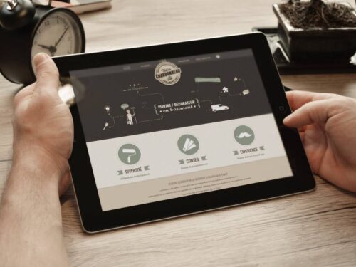 Tablette présentant la création de site internet de Fabien Charboneau