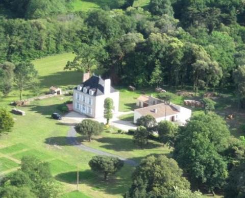 Vue aérienne du Manoir de l'Eolière